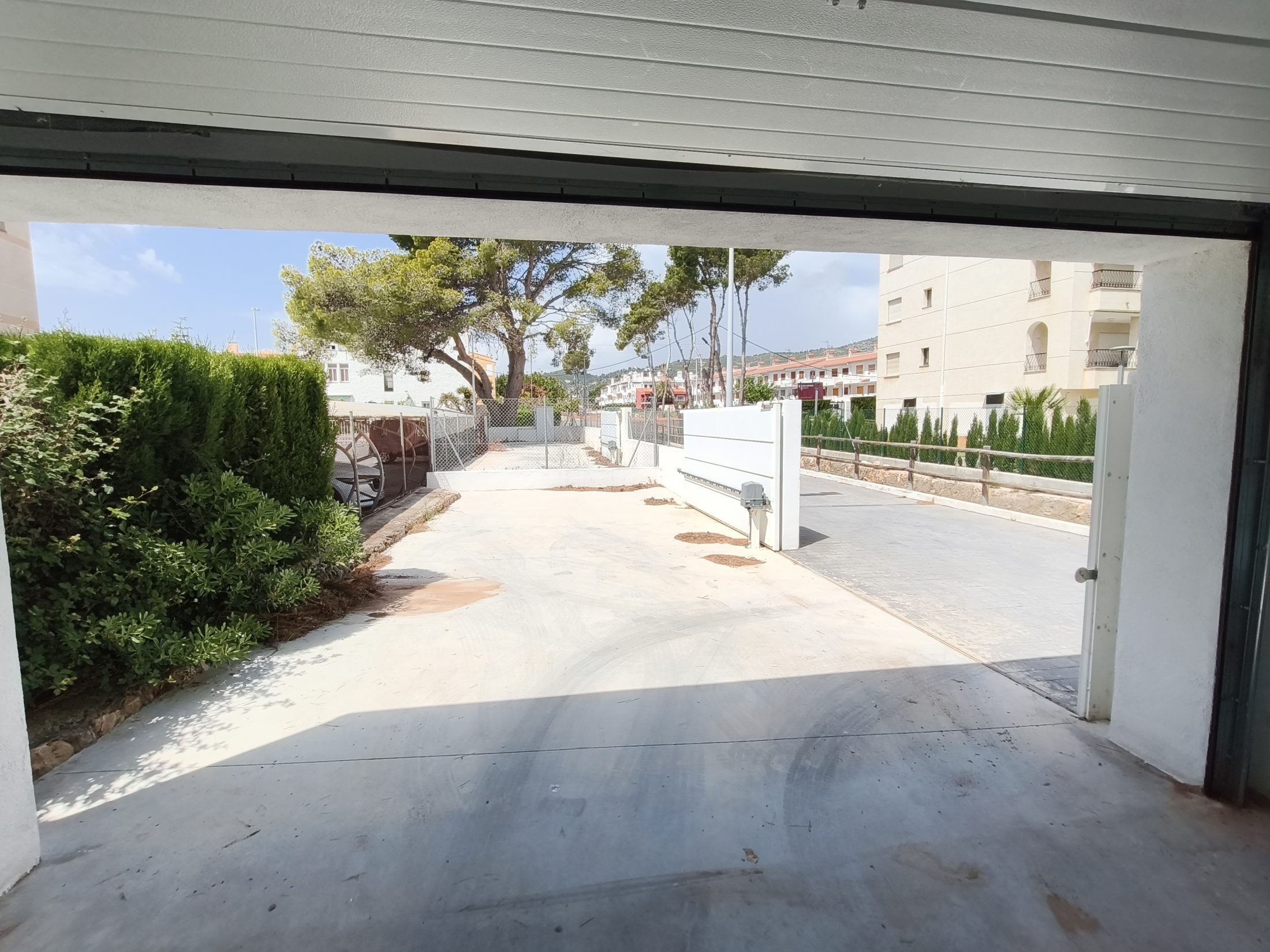 EXLUSIVA VILLA PAREADA EN PRIMERA LÍNEA DE MAR