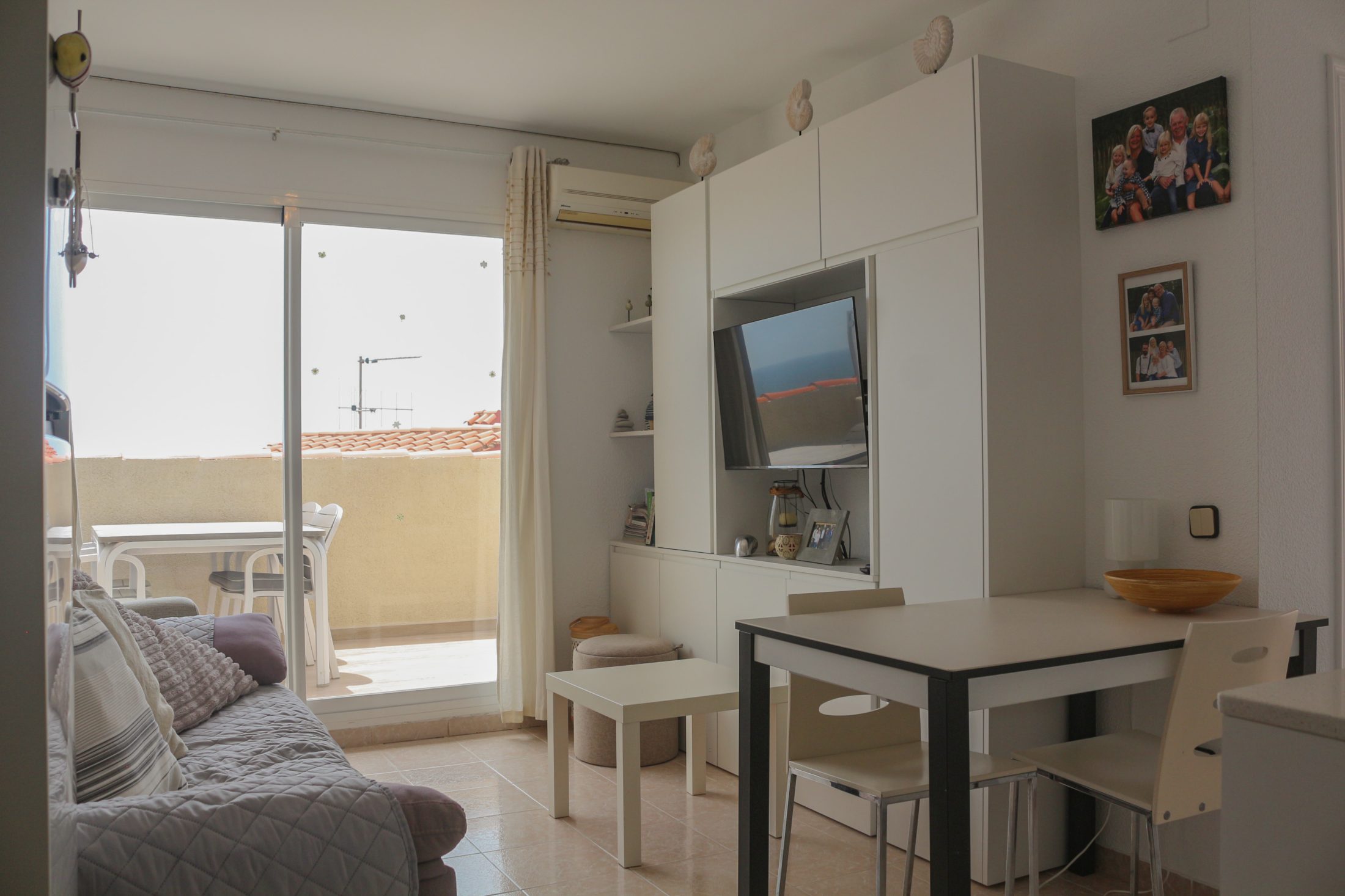 Apartamento con 2 terrazas y vistas al mar y la montaña