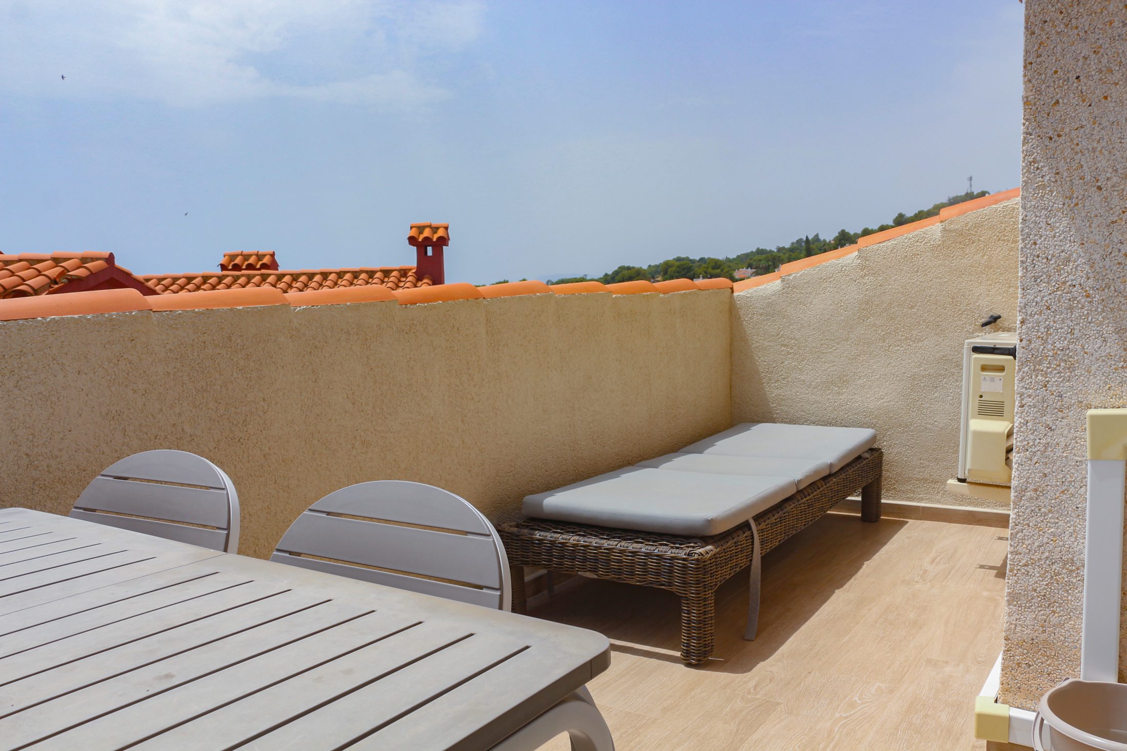 Apartamento con 2 terrazas y vistas al mar y la montaña