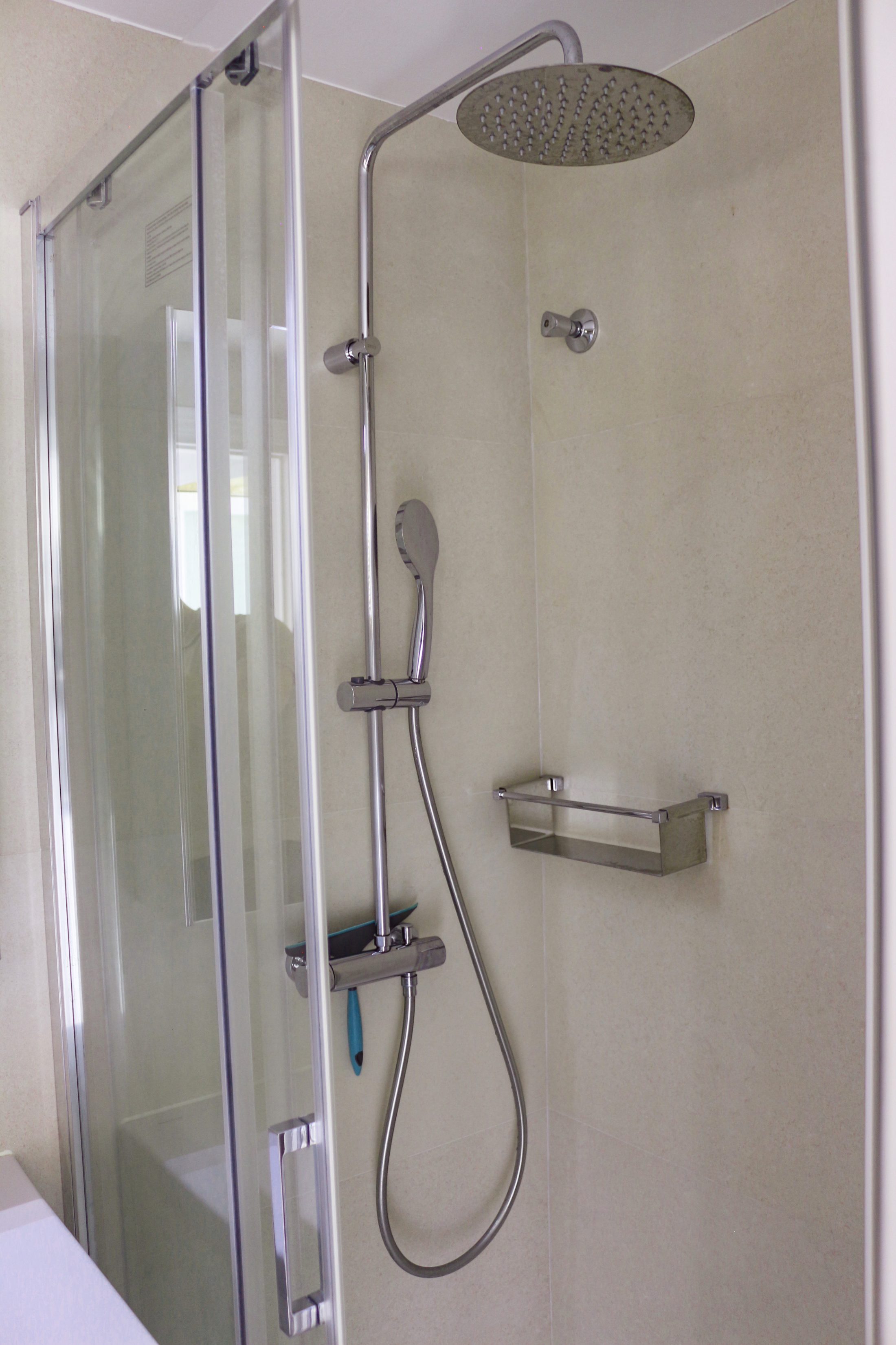 Apartamento con 2 terrazas y vistas al mar y la montaña