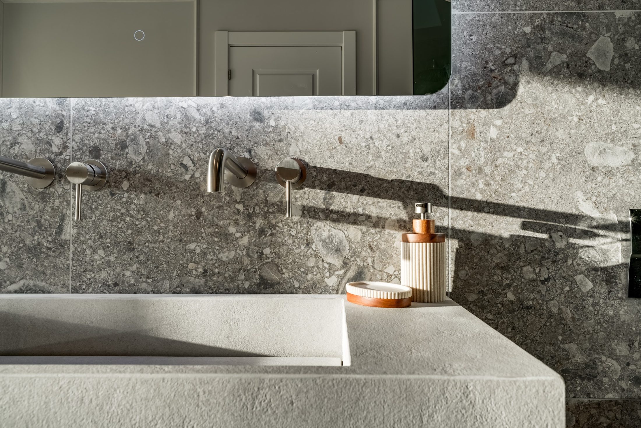 19fecacc-2cf4-4588-9b74-be3f36005a7e