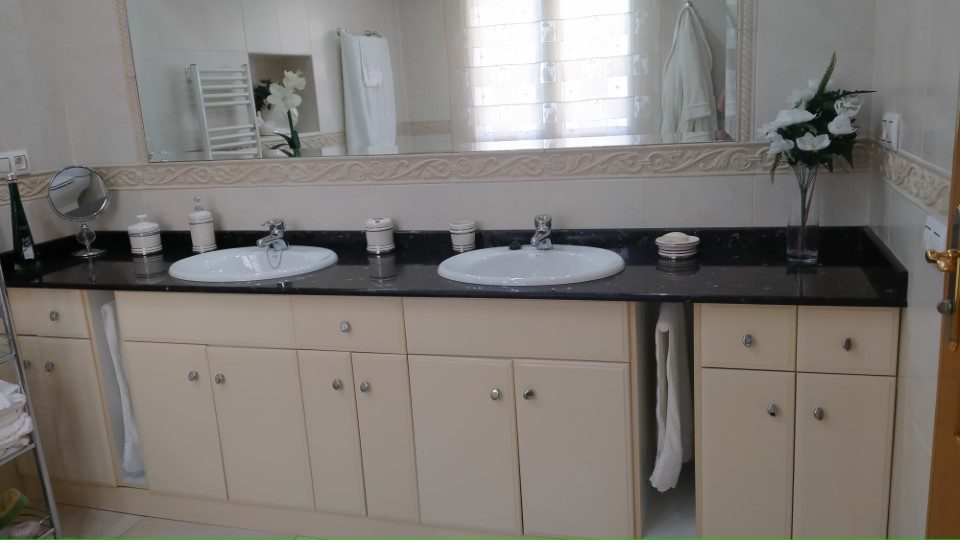 8a69104a-63a9-4698-9d63-a41abbbc25a1