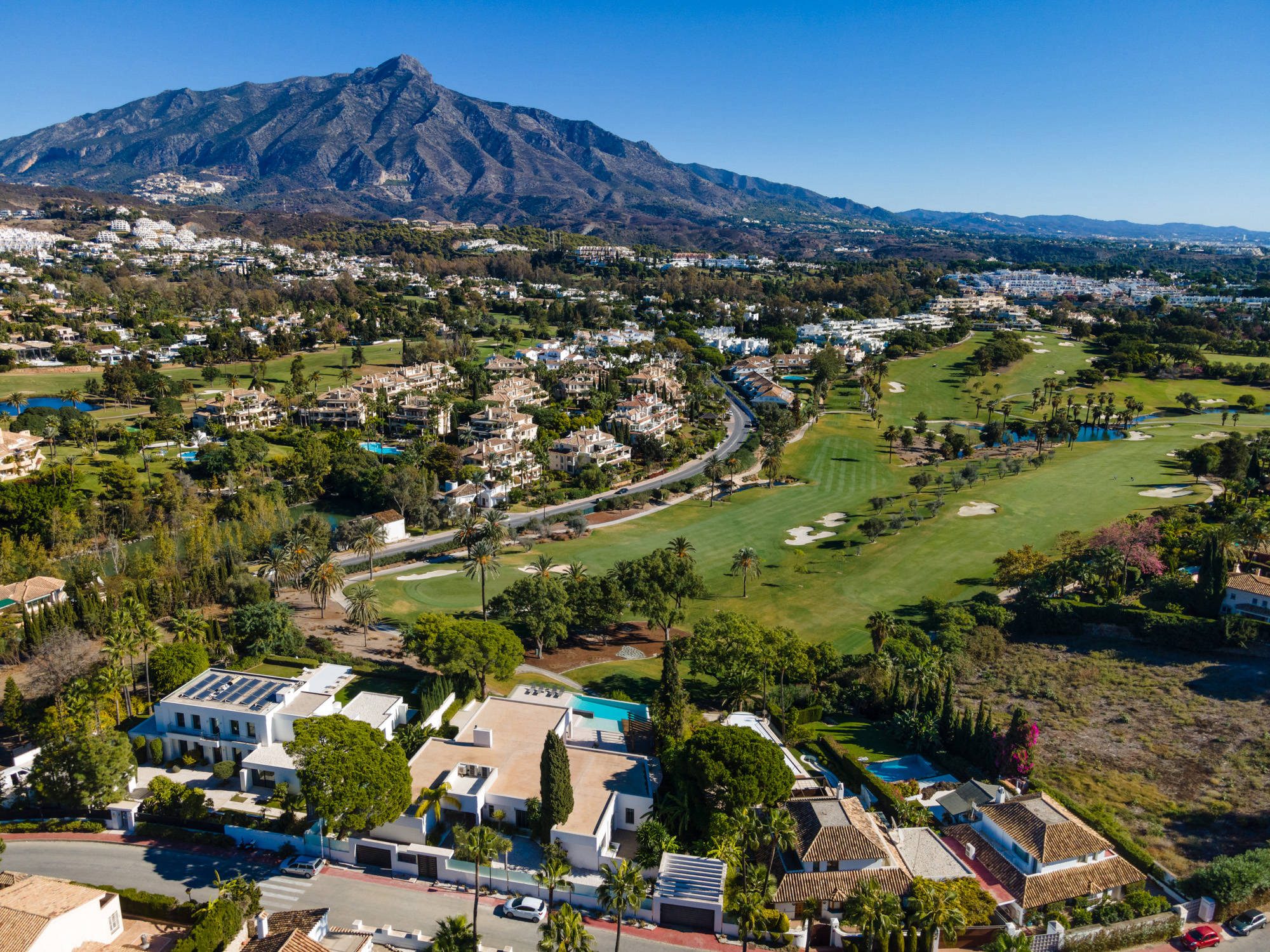 Espléndida villa en primera línea de golf en Nueva Andalucía