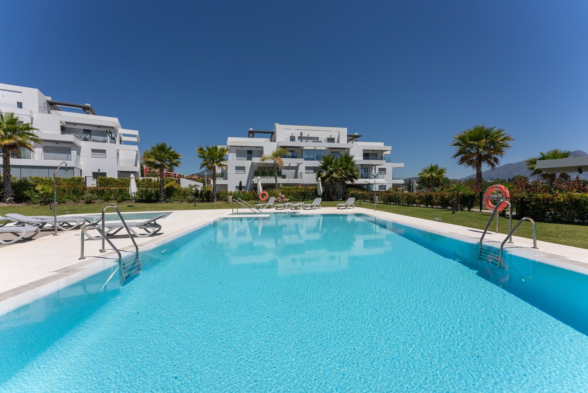 MARQUES DE GUADALMINA, ESTEPONA -LUXURY PENTHOUSE WITH WIDE VIEWS