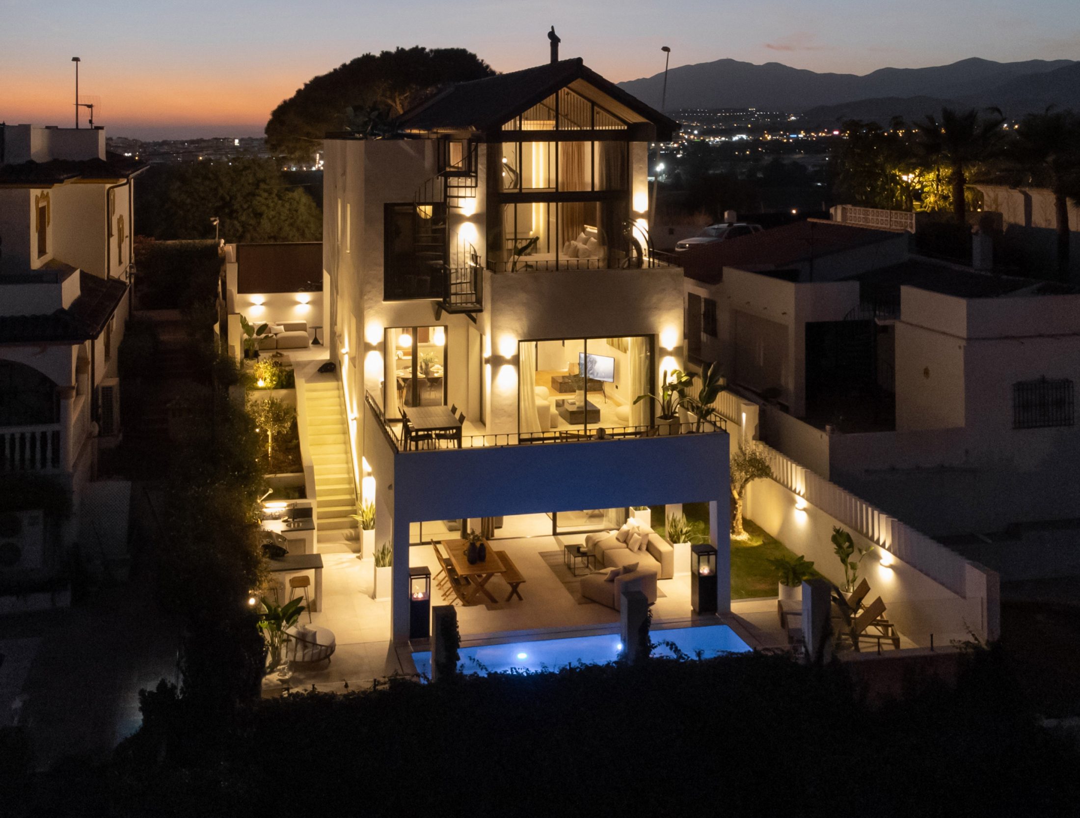 Newly renovated sea views Nueva Andalucia-Villa Bellavue